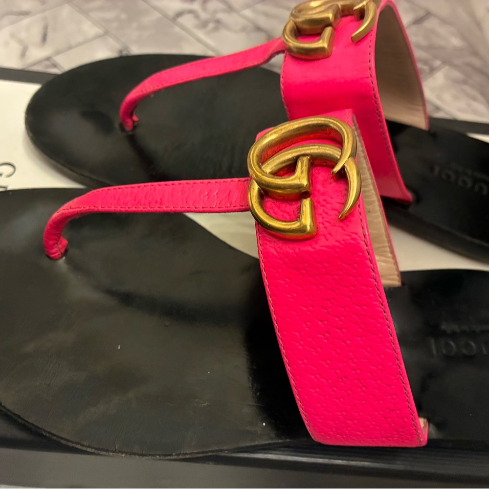 Gucci Fuchsia Pink Leather Logo Double G Thong Sandal size 35 Black Se $495 - Picture 6 of 16